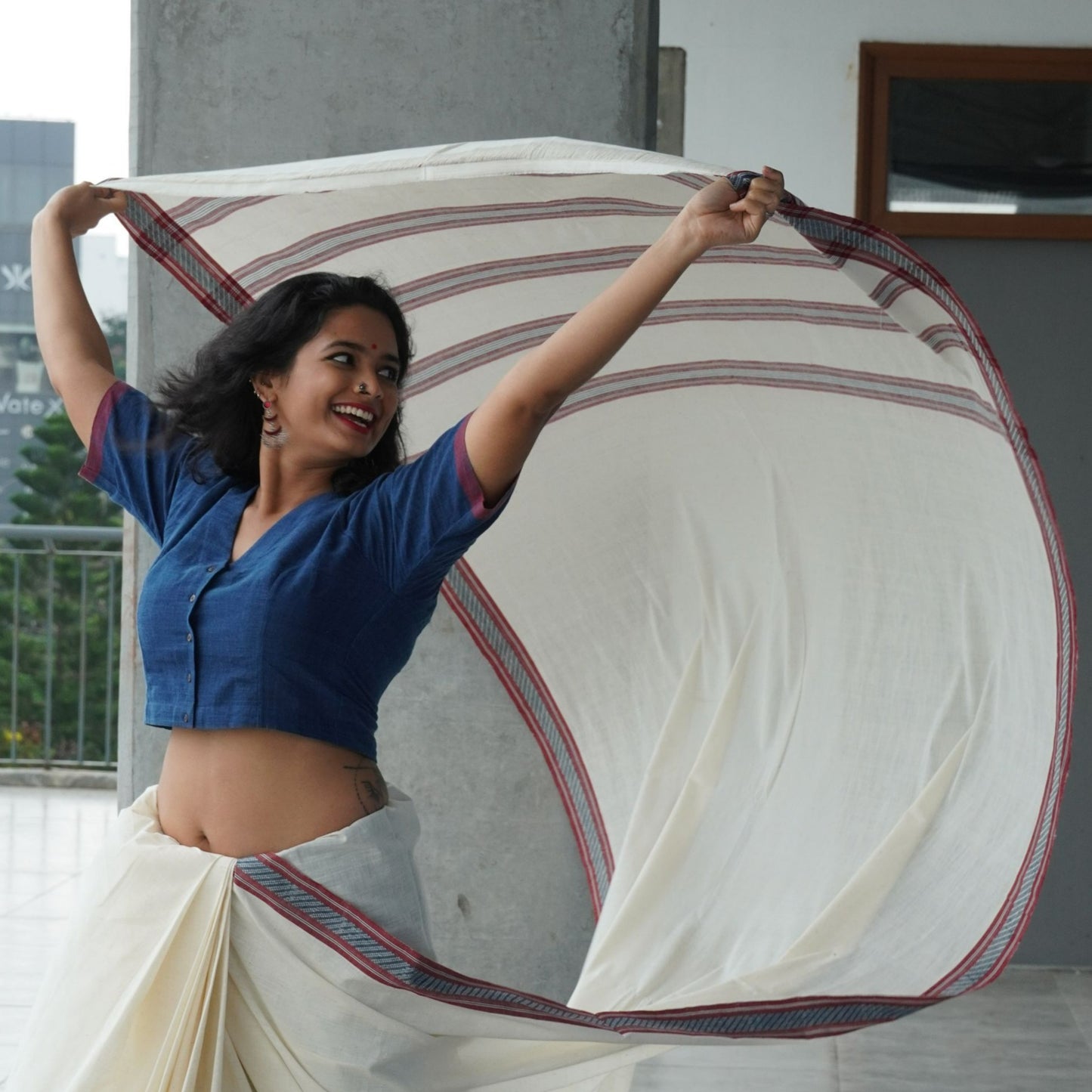 SOLID SAREE : KORA : ALIZARIN RED : DARK INDIGO