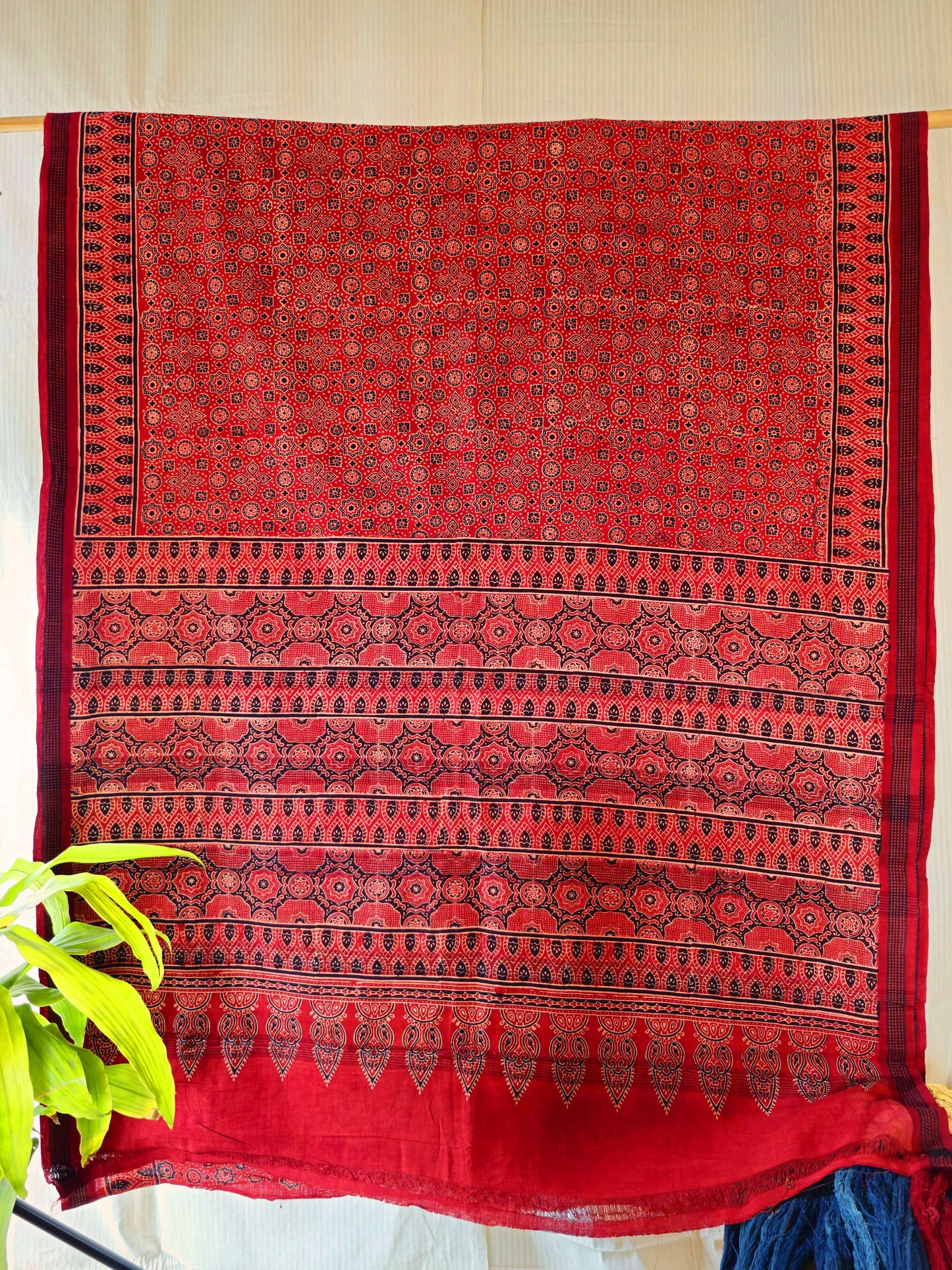 AJRAKH SAREE : ALIZARIN RED : BLACK