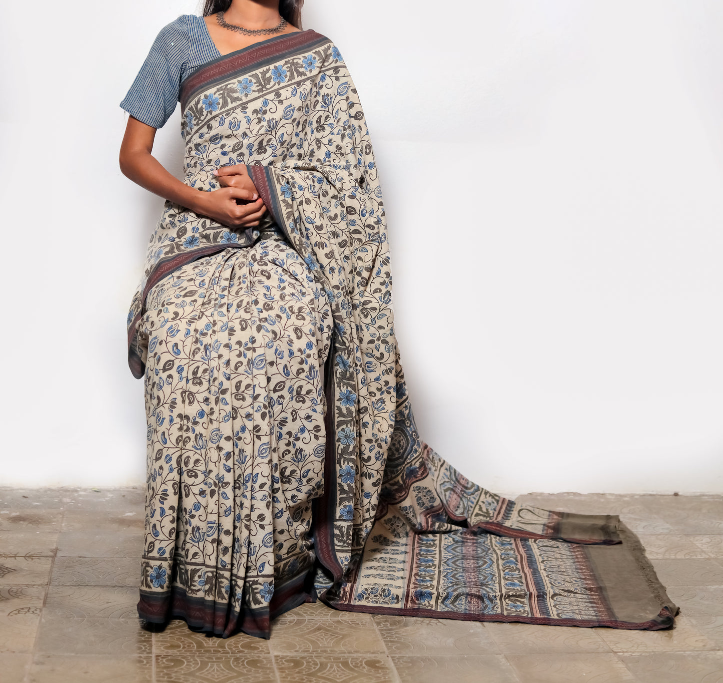 AJRAKH SAREE : KORA : DARK INDIGO : MEHNDI GREEN