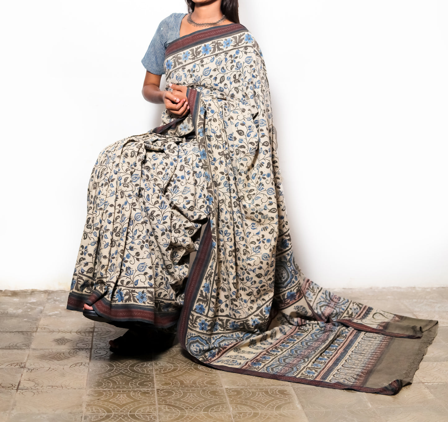 AJRAKH SAREE : KORA : DARK INDIGO : MEHNDI GREEN