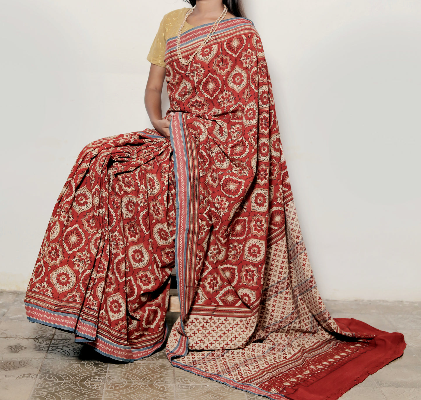 AJRAKH SAREE : ALIZARIN RED : KORA : KATHA BROWN