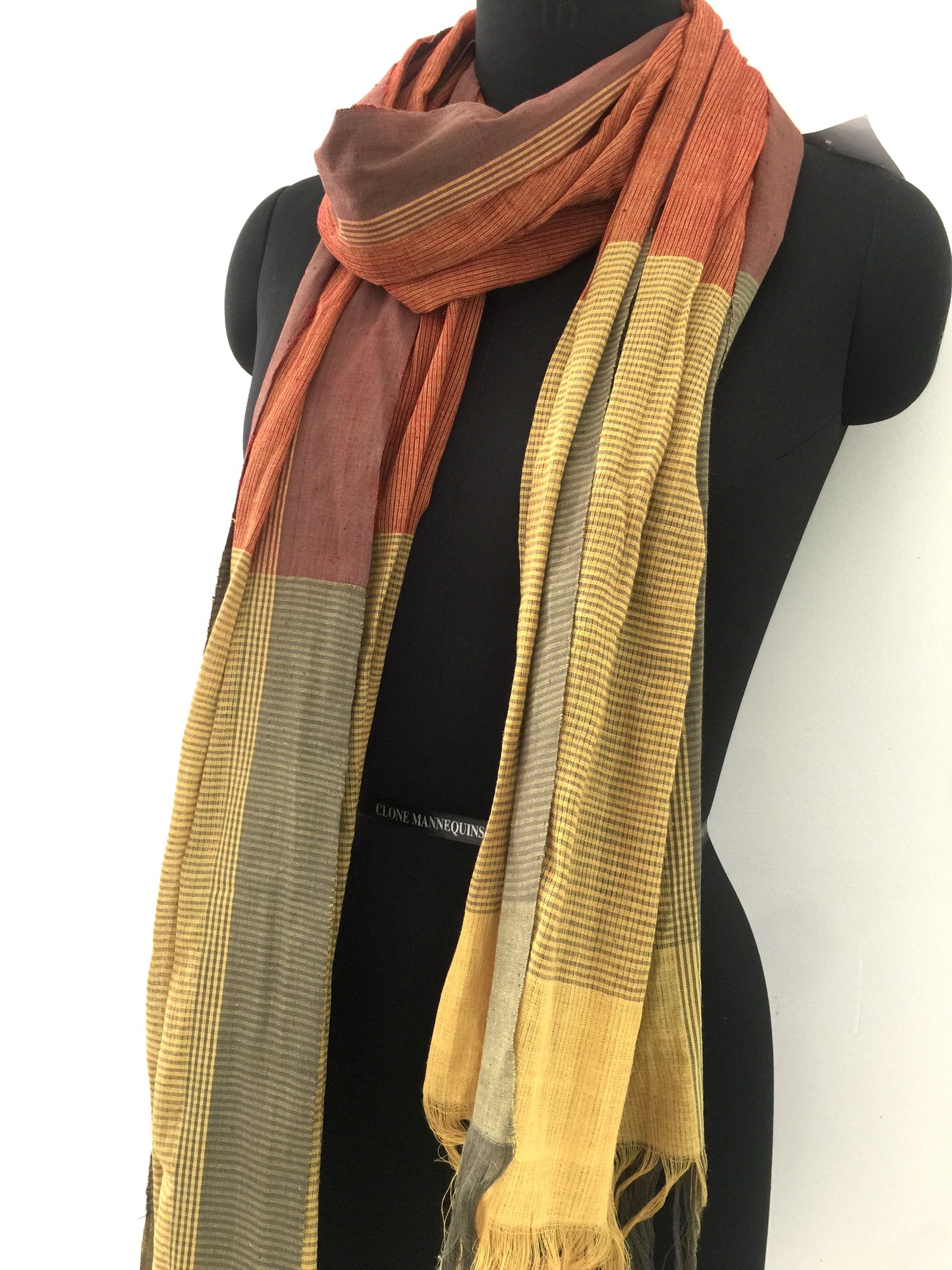 STOLE : ANAR YELLOW : ALIZARIN RED