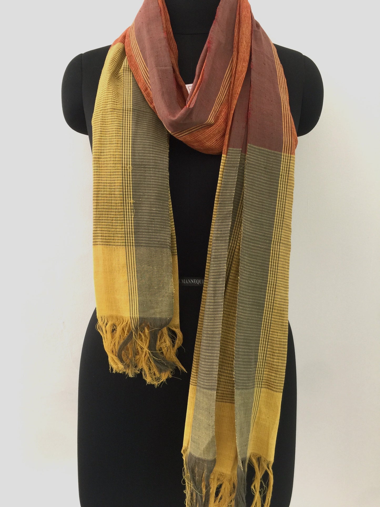 STOLE : ANAR YELLOW : ALIZARIN RED