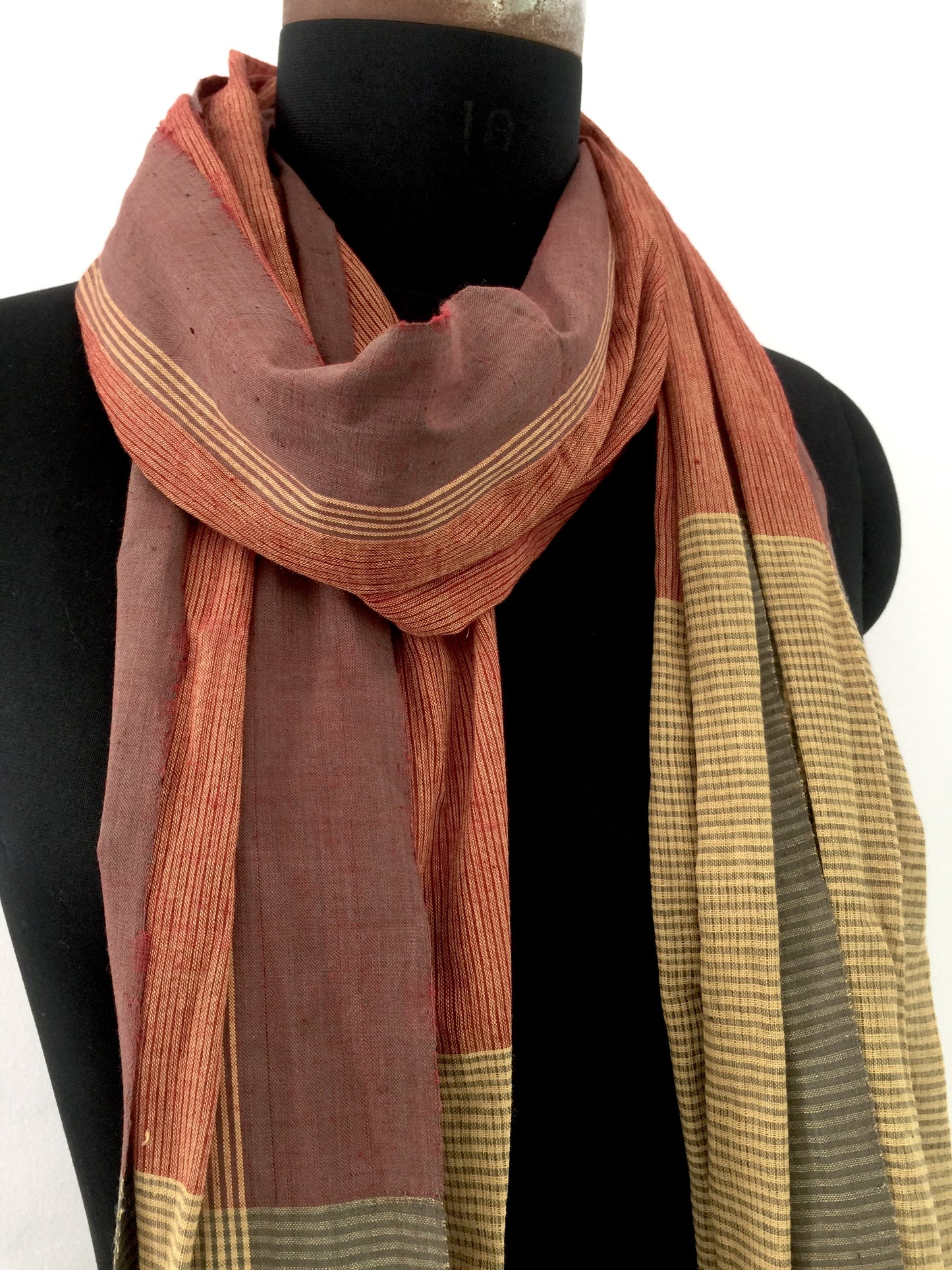 STOLE : ANAR YELLOW : ALIZARIN RED