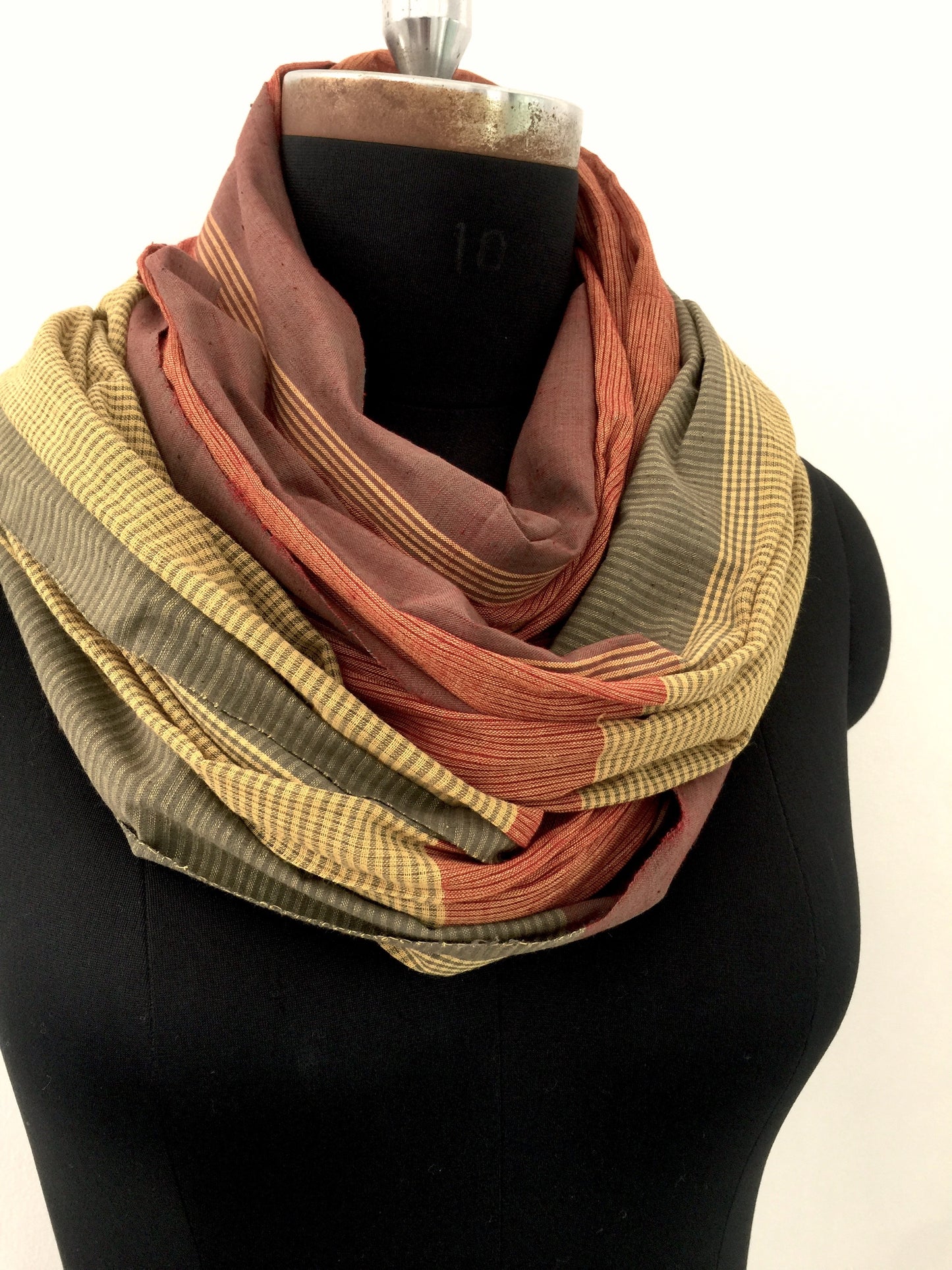 STOLE : ANAR YELLOW : ALIZARIN RED