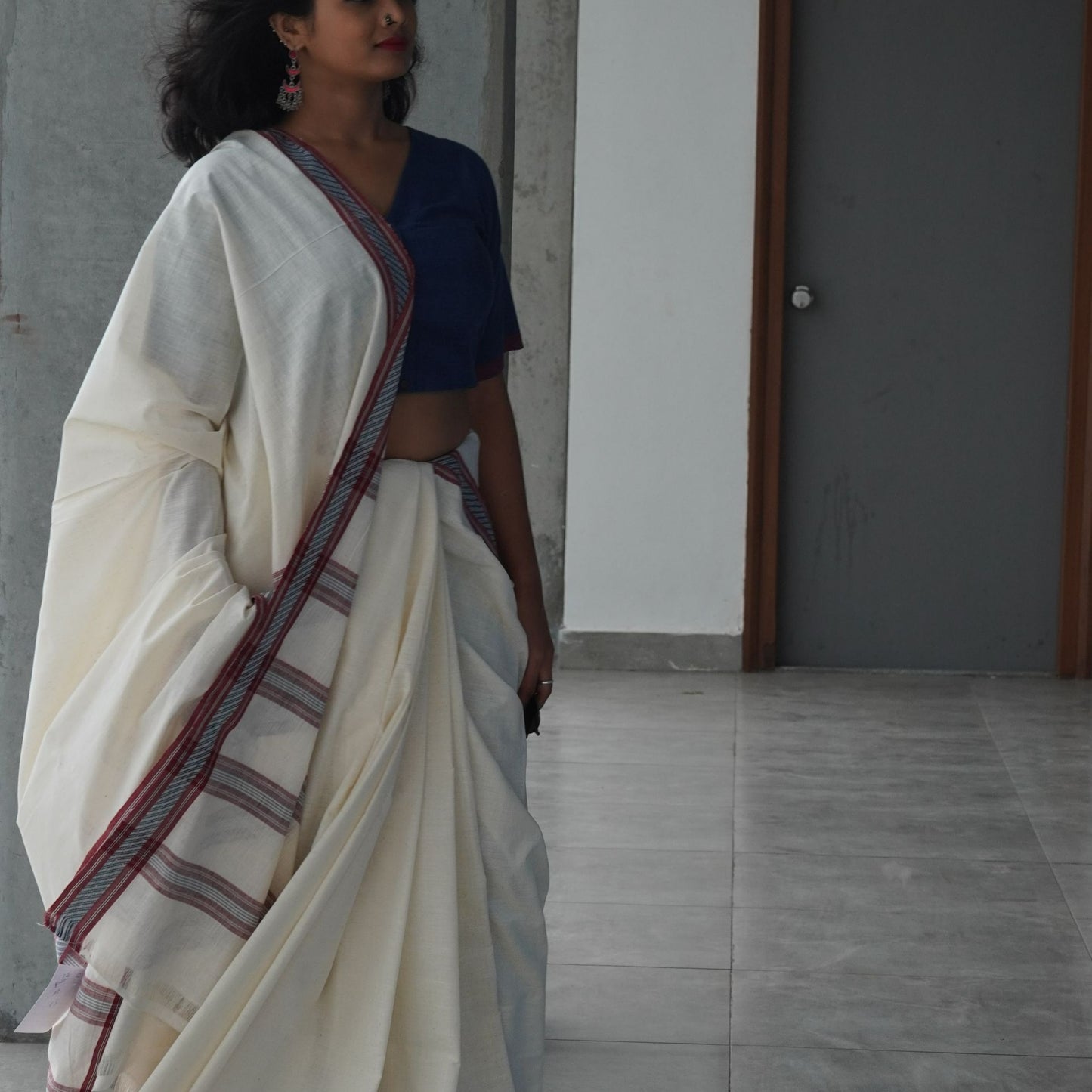 SOLID SAREE : KORA :  ALIZARIN RED : DARK INDIGO