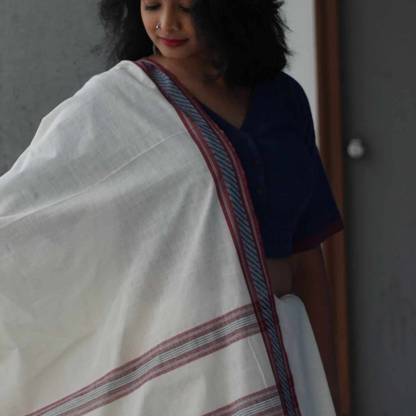 SOLID SAREE : KORA :  ALIZARIN RED : DARK INDIGO